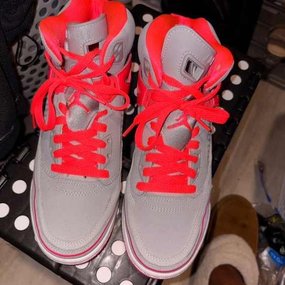 jordan spizike grey and pink